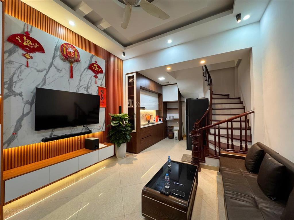 (hiếm chưa đến 6 tỷ) phân lô vài bước ra đường ô tô dt 26m2 * 6 tầng mt 3.3m