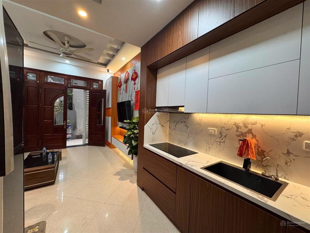 (hiếm chưa đến 6 tỷ) phân lô vài bước ra đường ô tô dt 26m2 * 6 tầng mt 3.3m