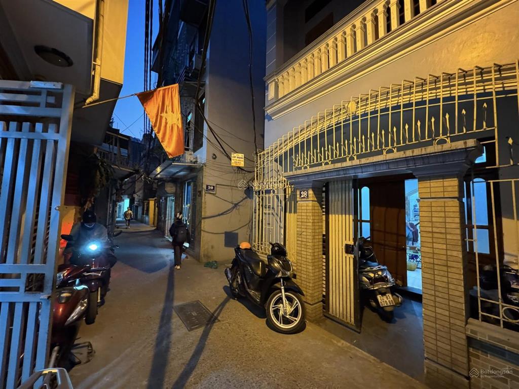 Nhà lô góc 3 gác tránh, ngõ thông mt 4.6m dt 33m2 chào 7.95 tỷ