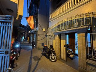 Nhà lô góc 3 gác tránh, ngõ thông mt 4.6m dt 33m2 chào 7.95 tỷ