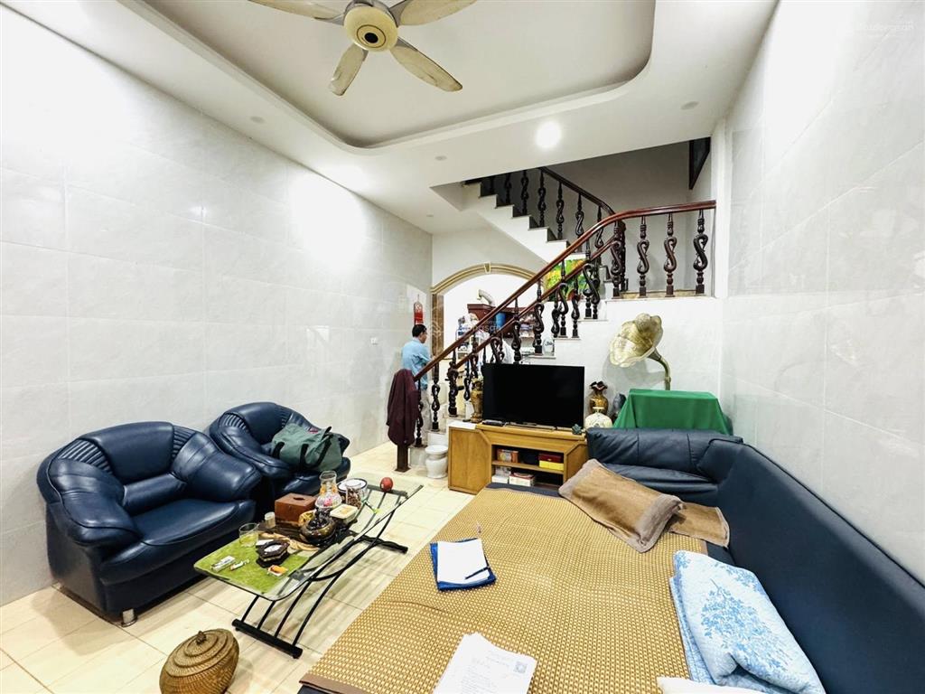 Nhà lô góc 3 gác tránh, ngõ thông mt 4.6m dt 33m2 chào 7.95 tỷ