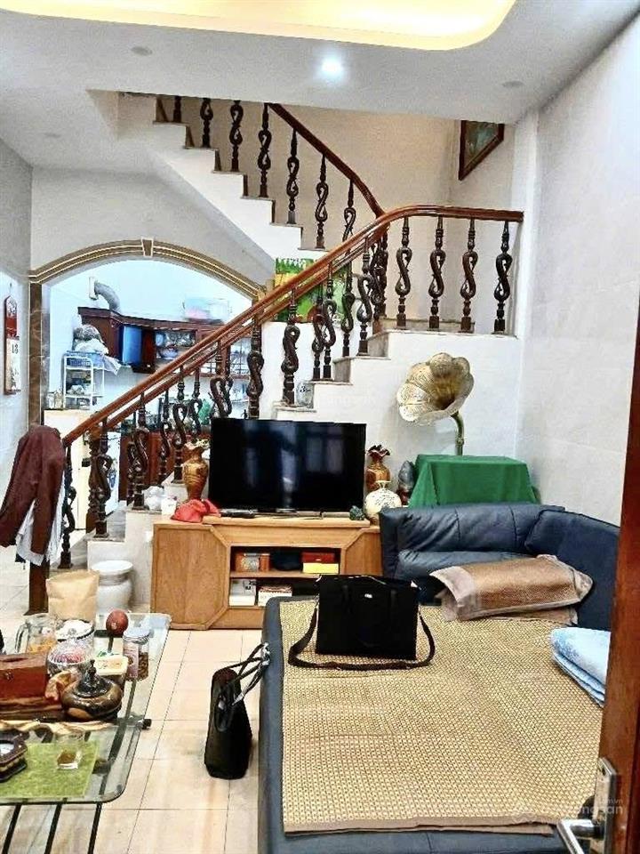 Nhà lô góc 3 gác tránh, ngõ thông mt 4.6m dt 33m2 chào 7.95 tỷ