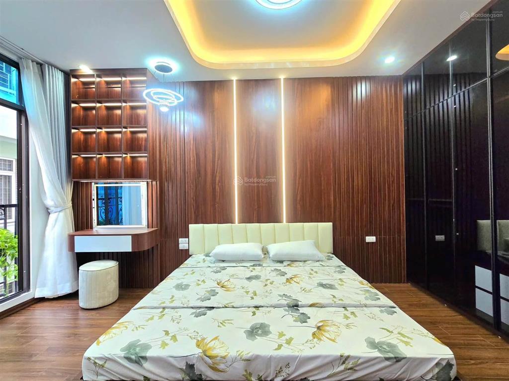 8,9 tỷ ngõ thông 7 tầng thang máy mới keng dt 39m2 mt 5,7m2