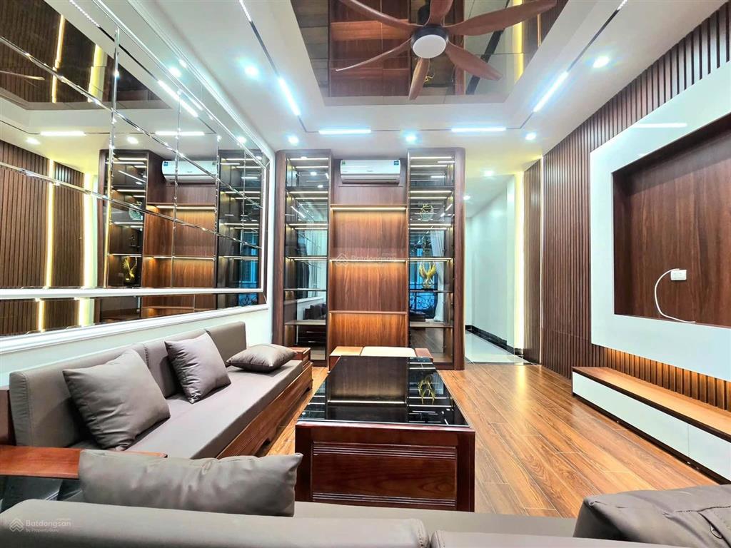 8,9 tỷ ngõ thông 7 tầng thang máy mới keng dt 39m2 mt 5,7m2