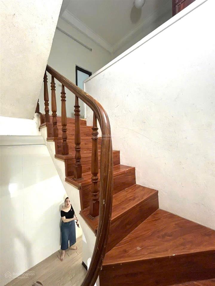 9,5 triệu/tháng ngõ 3 gác vài bước ra ô tô 3pn dt33m2 đội cấn ba đình