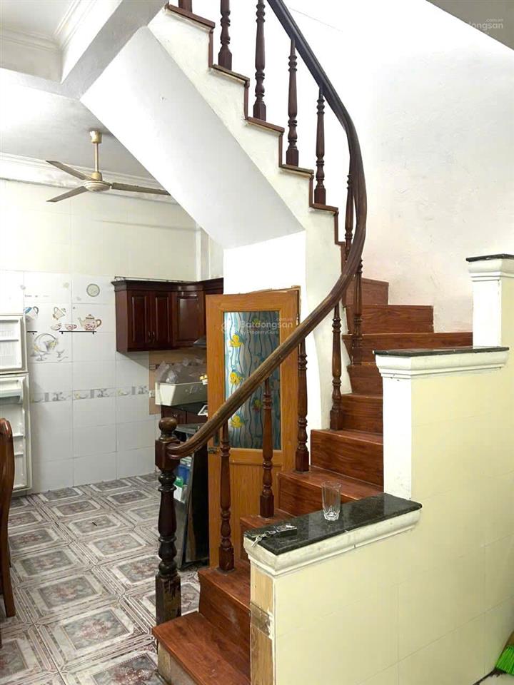 9,5 triệu/tháng ngõ 3 gác vài bước ra ô tô 3pn dt33m2 đội cấn ba đình