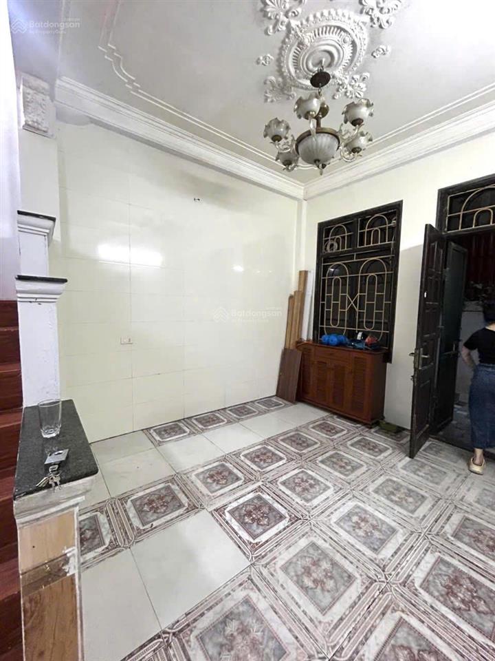 9,5 triệu/tháng ngõ 3 gác vài bước ra ô tô 3pn dt33m2 đội cấn ba đình