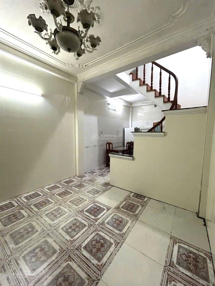 9,5 triệu/tháng ngõ 3 gác vài bước ra ô tô 3pn dt33m2 đội cấn ba đình