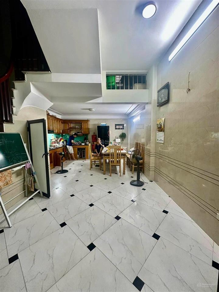 11tr/tháng đường oto 4 tầng 4pn 48m2 nhà đẹp, đủ nội thất ngọc hồi, thanh trì