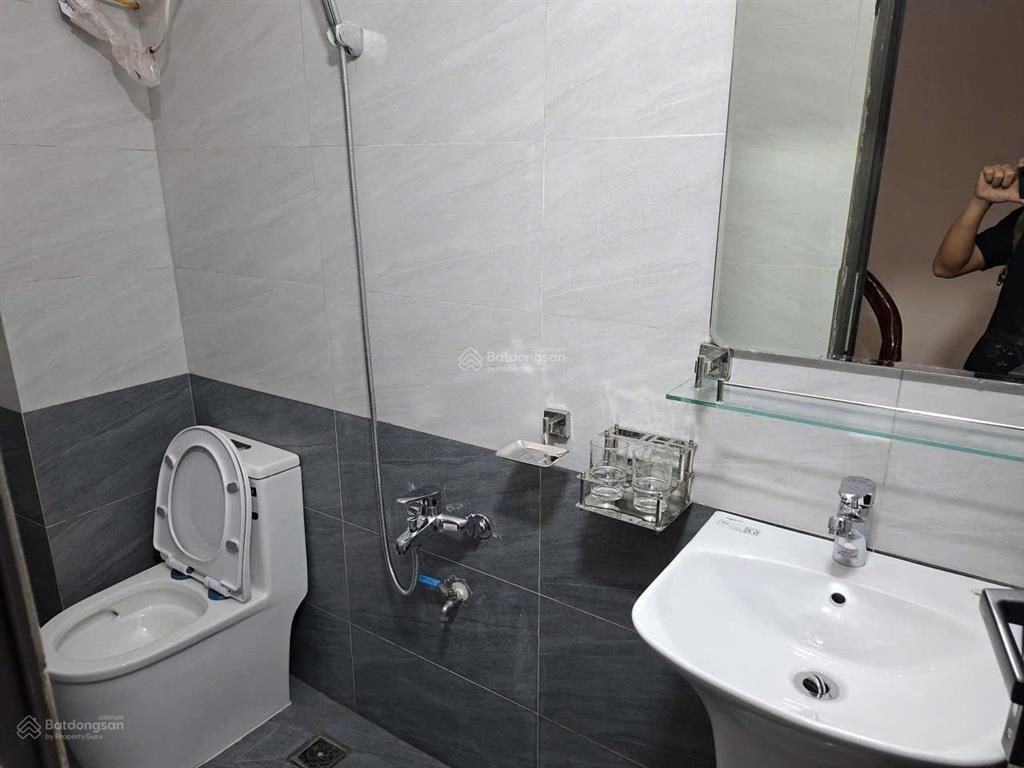 10tr/tháng 3pn ngõ 3 gác nội thất đầu đủ vĩnh hưng hm