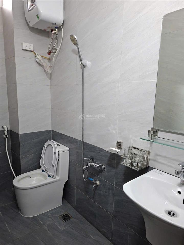 10tr/tháng 3pn ngõ 3 gác nội thất đầu đủ vĩnh hưng hm