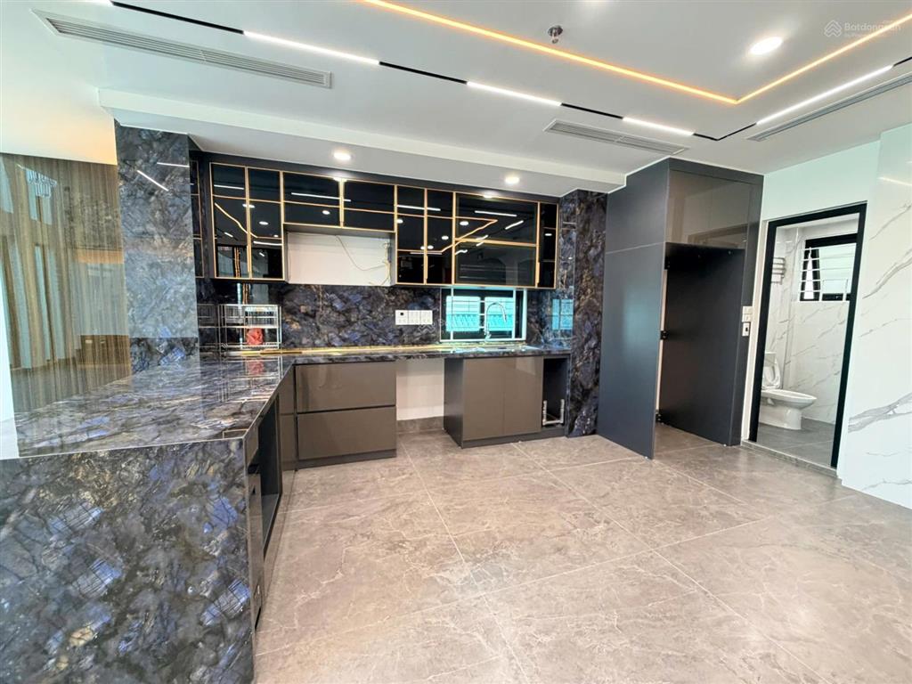 Mặt ngõ nguyễn chính mới keng 7 tầng * 90m2