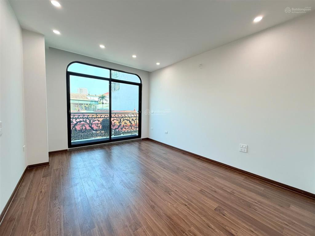 Mặt ngõ nguyễn chính mới keng 7 tầng * 90m2