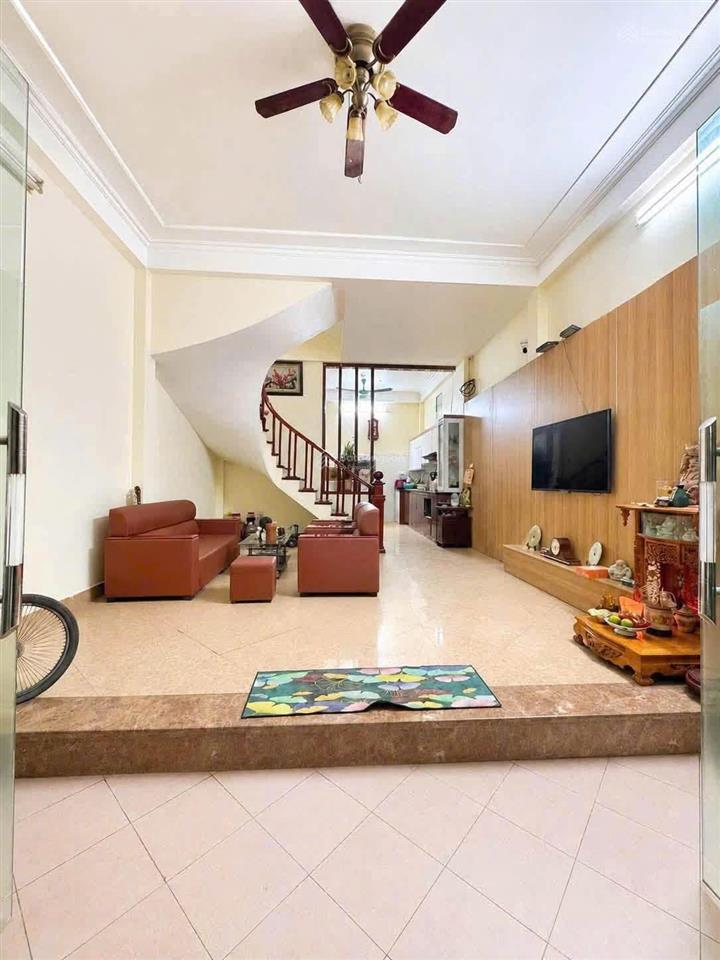 (9.5tr/tháng) dt lớn 48m2 * 4 sàn full nội thất tựu liệt, hoàng liệt.