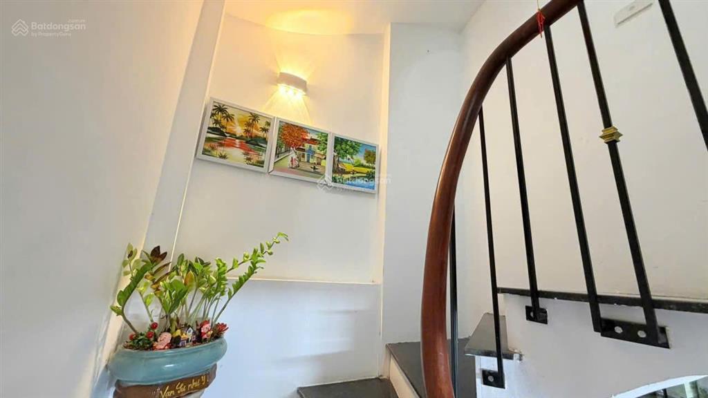 (15tr/th) nhà mới, ngõ 3 gác 40m2 * 4 sàn 3pn ngõ thịnh hào 2, đống đa
