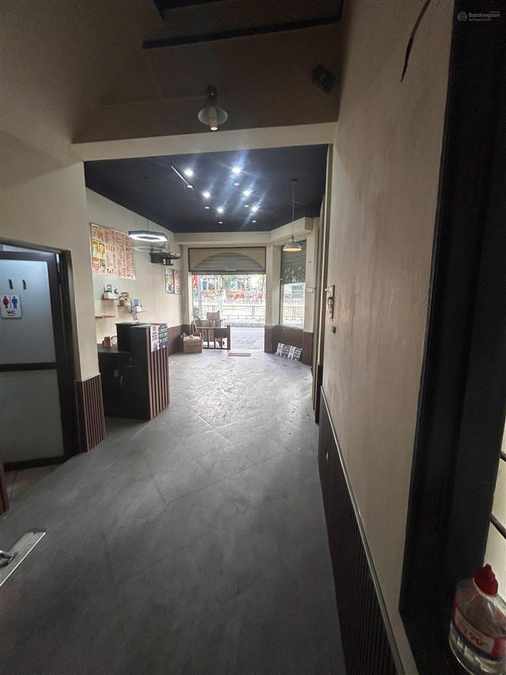 20 tr/tháng dt 40m2 * 3 sàn trần đại nghĩa, hai bà trưng