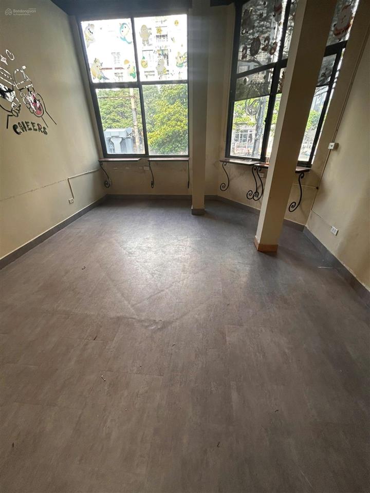 20 tr/tháng dt 40m2 * 3 sàn trần đại nghĩa, hai bà trưng