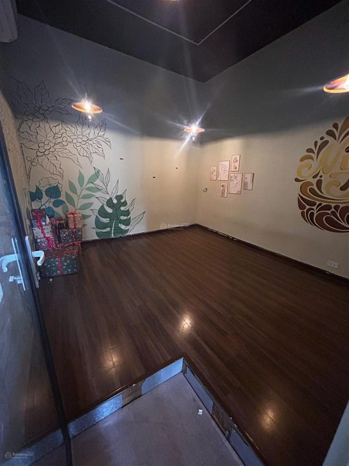 20 tr/tháng dt 40m2 * 3 sàn trần đại nghĩa, hai bà trưng