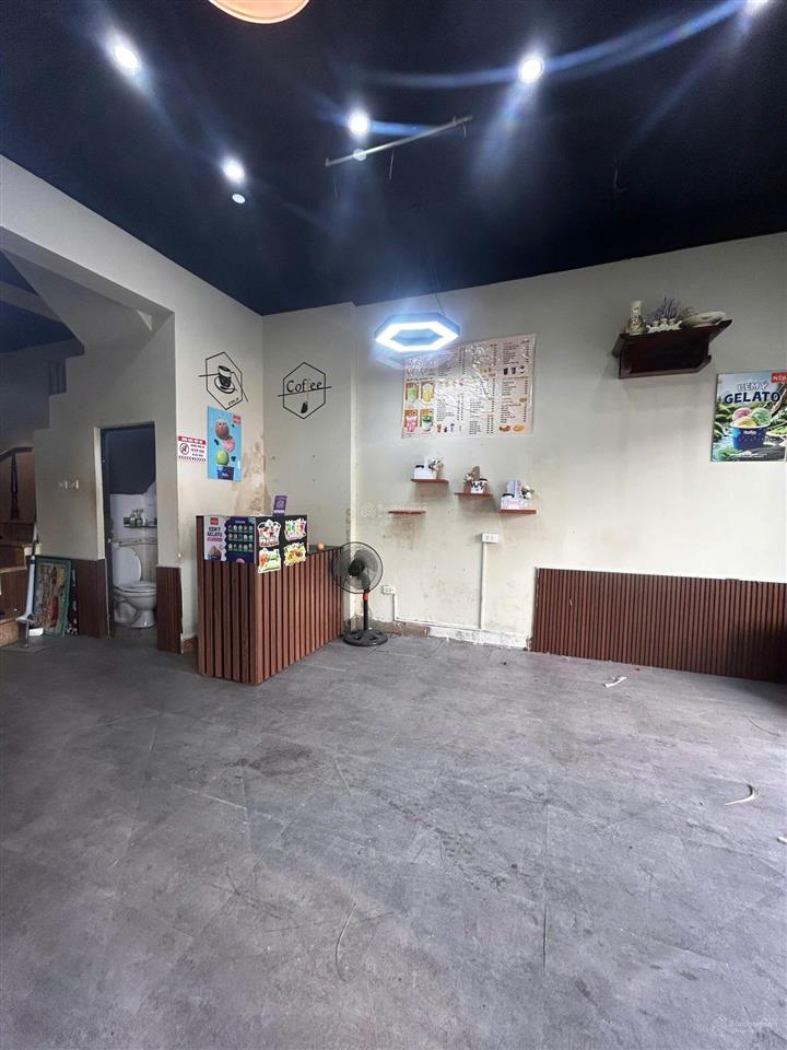 20 tr/tháng dt 40m2 * 3 sàn trần đại nghĩa, hai bà trưng