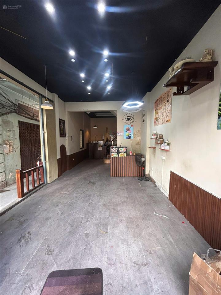 20 tr/tháng dt 40m2 * 3 sàn trần đại nghĩa, hai bà trưng
