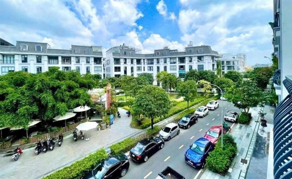 Căn shophouse liền kề 2 mặt tiền 7x22, h+ 4lầu, ngay công viên mặt trước sau gần tttm sổ hồng, thô