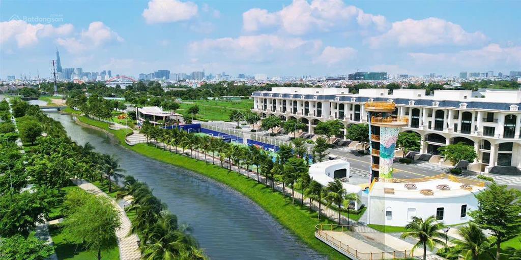 Căn shophouse liền kề 2 mặt tiền 7x22, h+ 4lầu, ngay công viên mặt trước sau gần tttm sổ hồng, thô