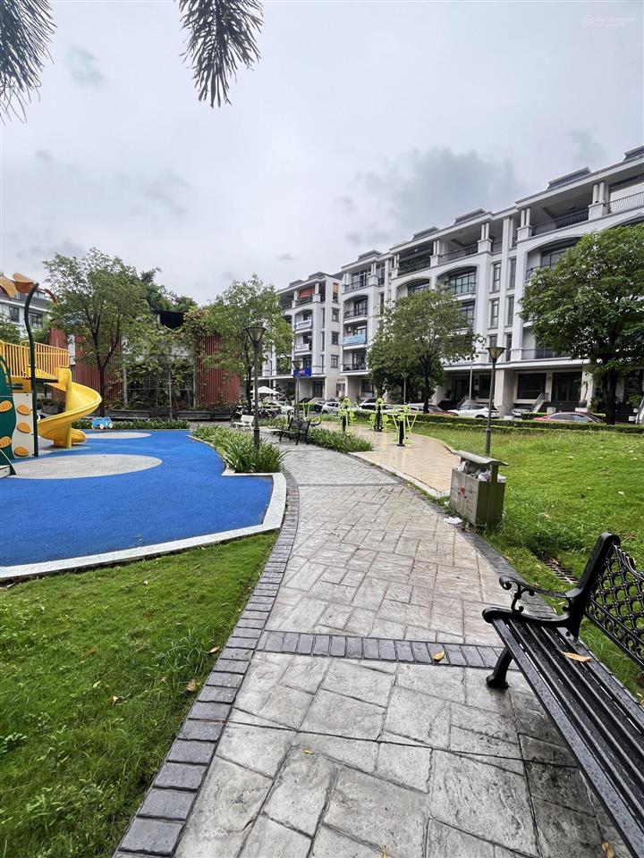 Căn shophouse liền kề 2 mặt tiền 7x22, h+ 4lầu, ngay công viên mặt trước sau gần tttm sổ hồng, thô