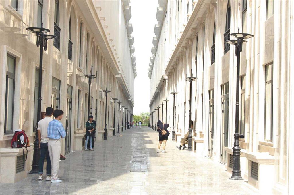 Shophouse mặt tiền đinh thị thi có hầm âm còn lại 1 căn từ cđt vạn phúc, hầm âm+5l tt tiến độ.