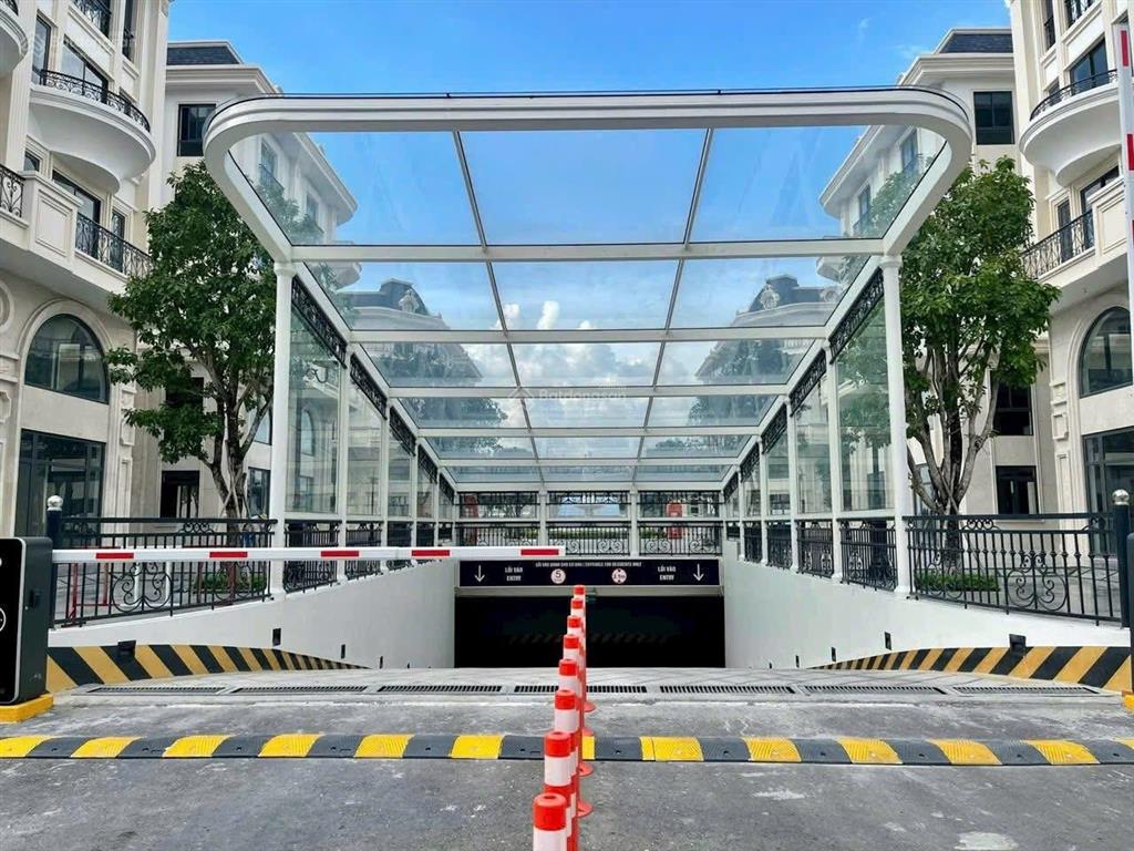 Shophouse mặt tiền đinh thị thi có hầm âm còn lại 1 căn từ cđt vạn phúc, hầm âm+5l tt tiến độ.