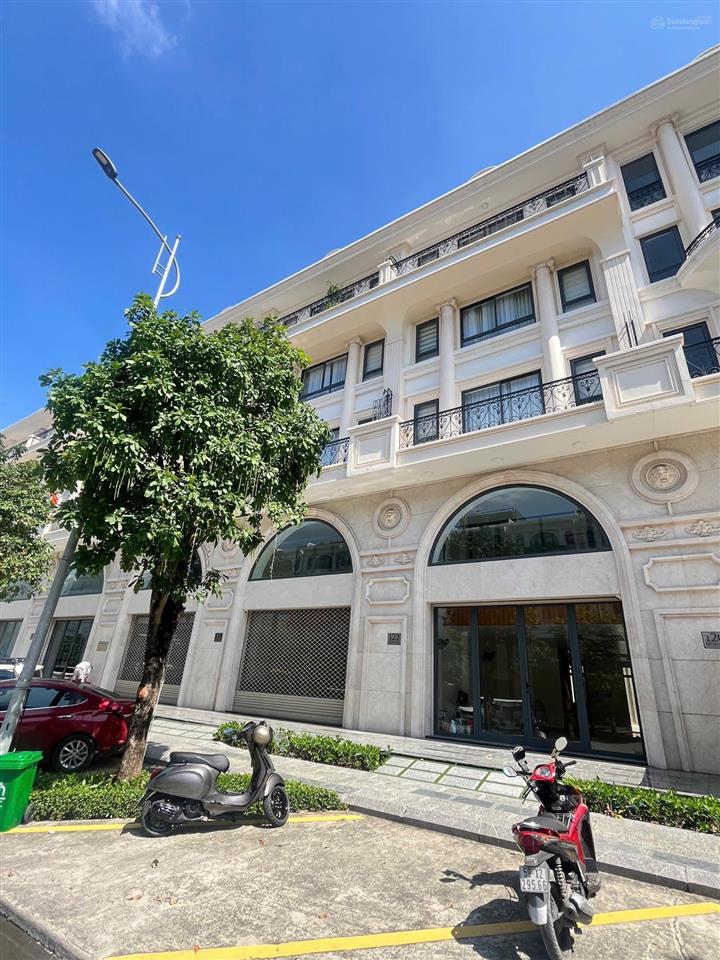 Mặt tiền shophouse đinh thị thi 154m2, hầm âm phố đi bộ royal thanh toán theo tiến độ từ cđt 11 đợt