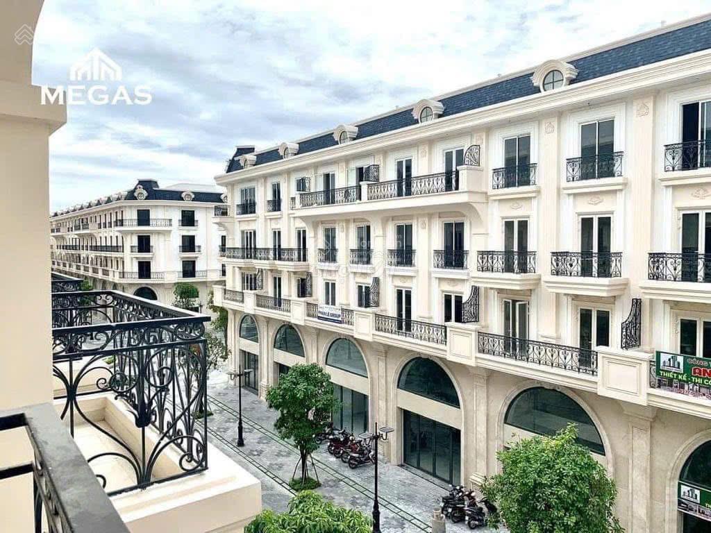 Mặt tiền shophouse đinh thị thi 154m2, hầm âm phố đi bộ royal thanh toán theo tiến độ từ cđt 11 đợt