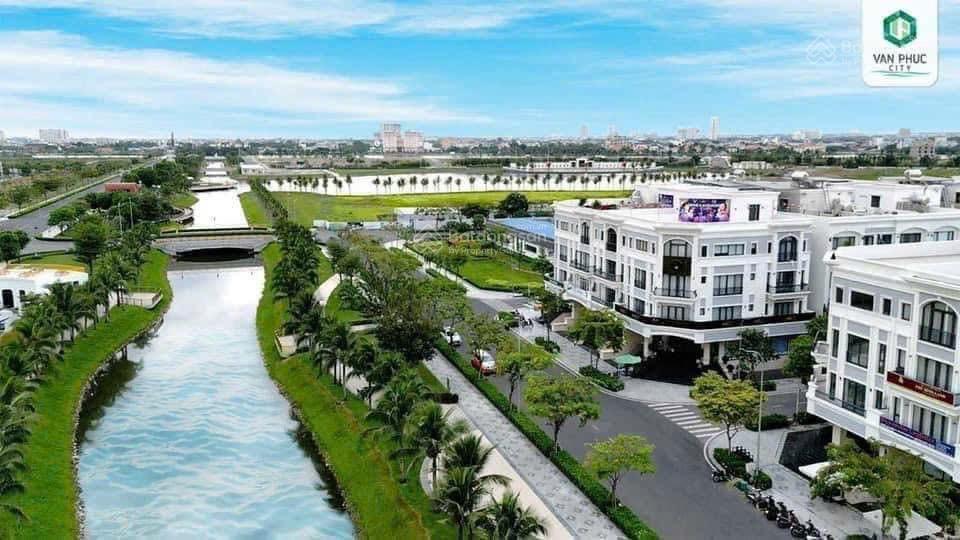 Mặt tiền shophouse đinh thị thi 154m2, hầm âm phố đi bộ royal thanh toán theo tiến độ từ cđt 11 đợt