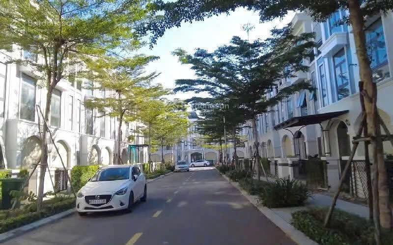 Chủ đi nước ngoài bán gấp căn biệt thự trong long phú residence giá cực tốt