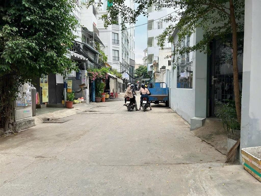Bán nhà hẻm xe hơi nguyễn xí, q. bình thạnh. dt 10.5x28m. kc 2 tầng cũ tiện xây mới, 79 triệu/m2