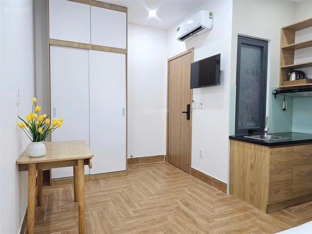 Bán khách sạn đường d2 hầm  6 tầng đang cho thuê khoán 160 triệu/tháng,giá 49 tỷ