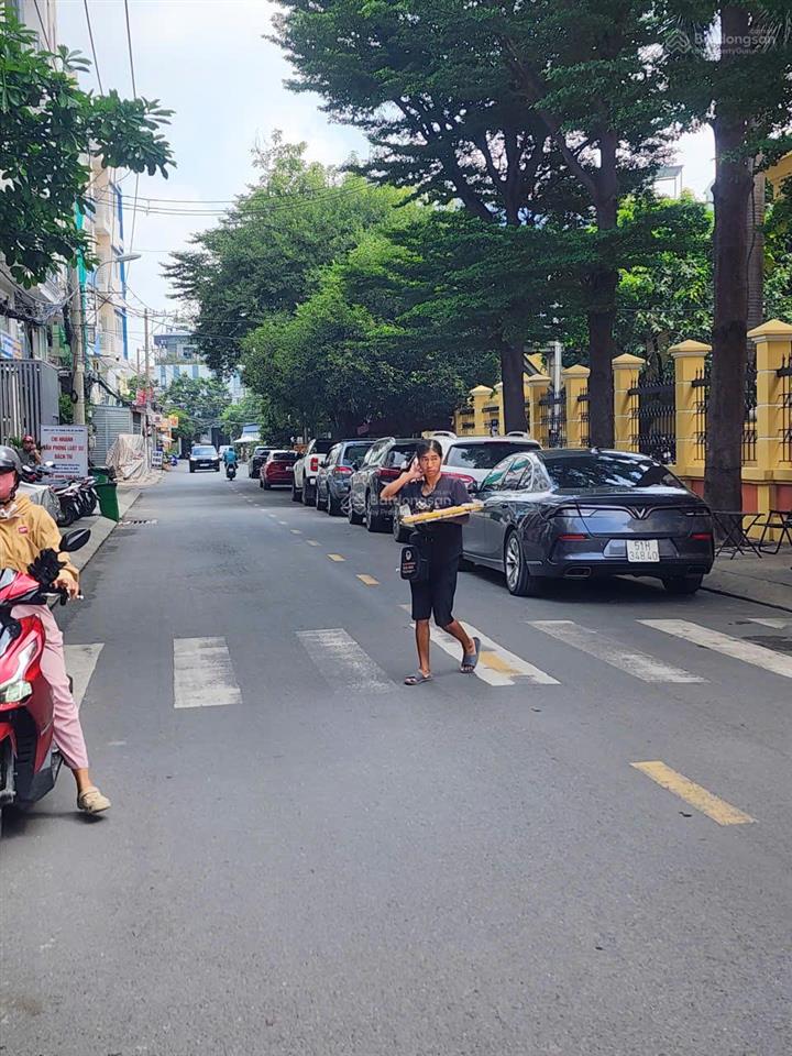 Bán tòa nhà căn hộ dịch vụ hầm  5 tầng đang cho thuê khoán 200 triệu/tháng, giá bán chỉ 39 tỷ