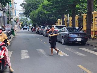 Bán tòa nhà căn hộ dịch vụ hầm  5 tầng đang cho thuê khoán 200 triệu/tháng, giá bán chỉ 39 tỷ