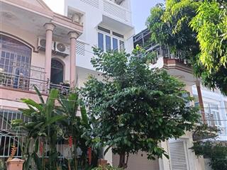 Nhà mặt tiền trung tâm nha trang  gần biển  5 tầng kinh doanh tốt