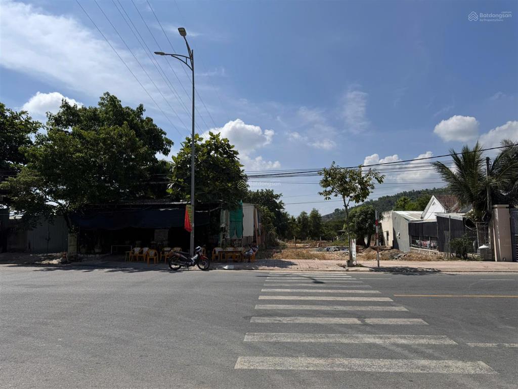 Bán lô đất mặt tiền phong châu đường giao lộ 22m