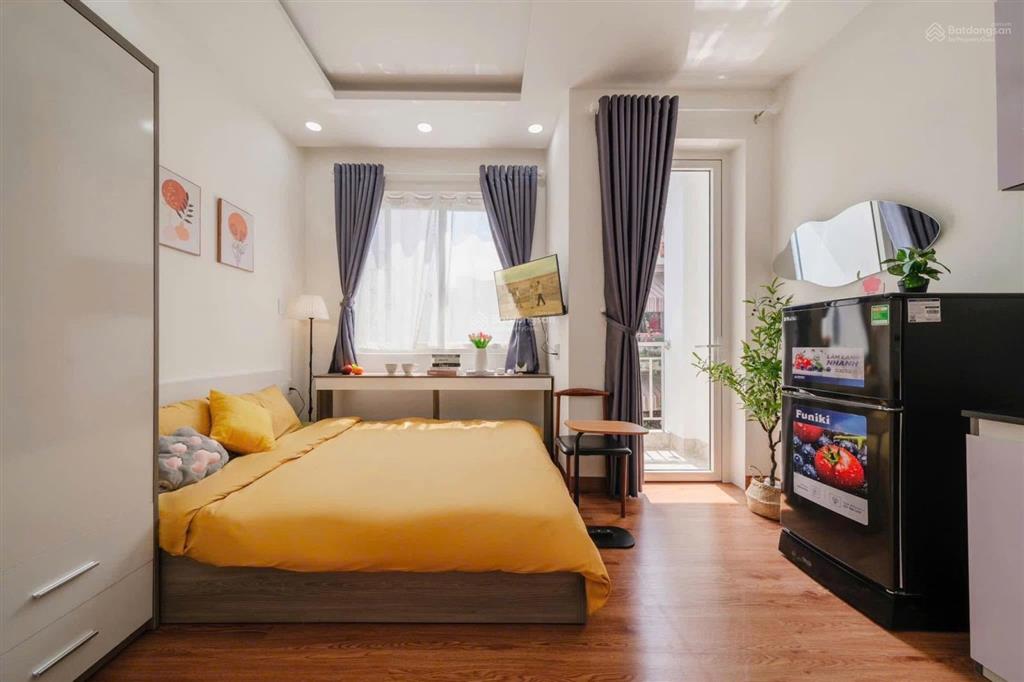 Phòng trọ ban công 35m2, full nội thất ngay chợ tân định, hồ con rùa, công viên lê văn tám quận 1