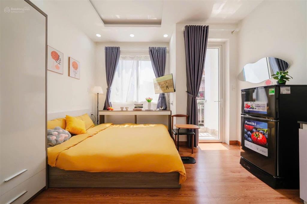 Phòng trọ ban công 35m2, full nội thất ngay chợ tân định, hồ con rùa, công viên lê văn tám quận 1