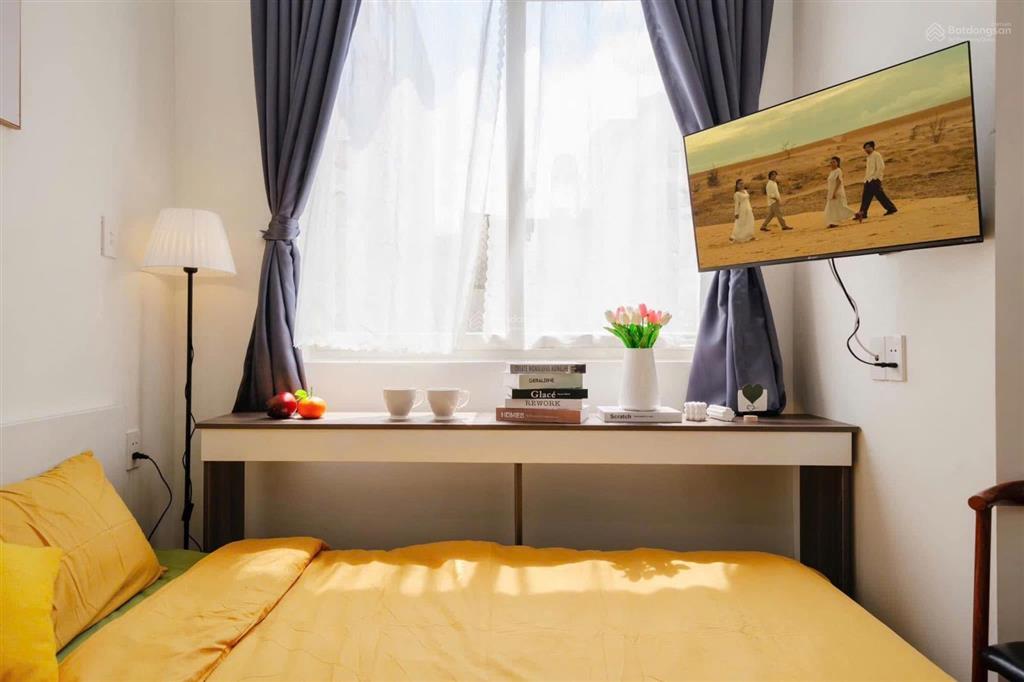 Phòng trọ ban công 35m2, full nội thất ngay chợ tân định, hồ con rùa, công viên lê văn tám quận 1