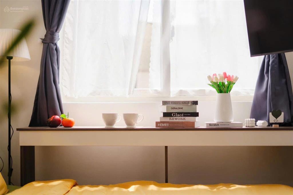 Phòng trọ ban công 35m2, full nội thất ngay chợ tân định, hồ con rùa, công viên lê văn tám quận 1