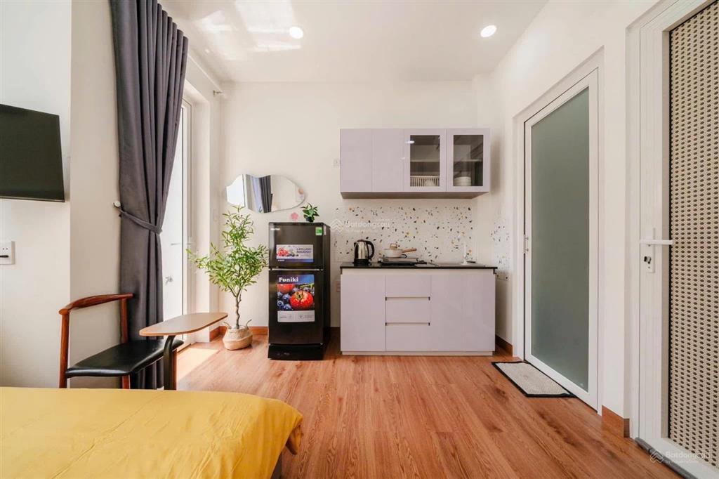 Phòng trọ ban công 35m2, full nội thất ngay chợ tân định, hồ con rùa, công viên lê văn tám quận 1