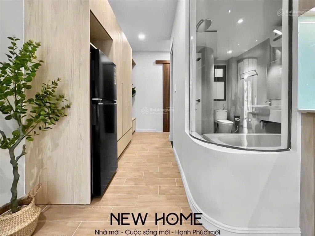 Căn hộ 1 phòng ngủ ban công 40m2 quận 1 full nội thất, bồn tắm, sofa