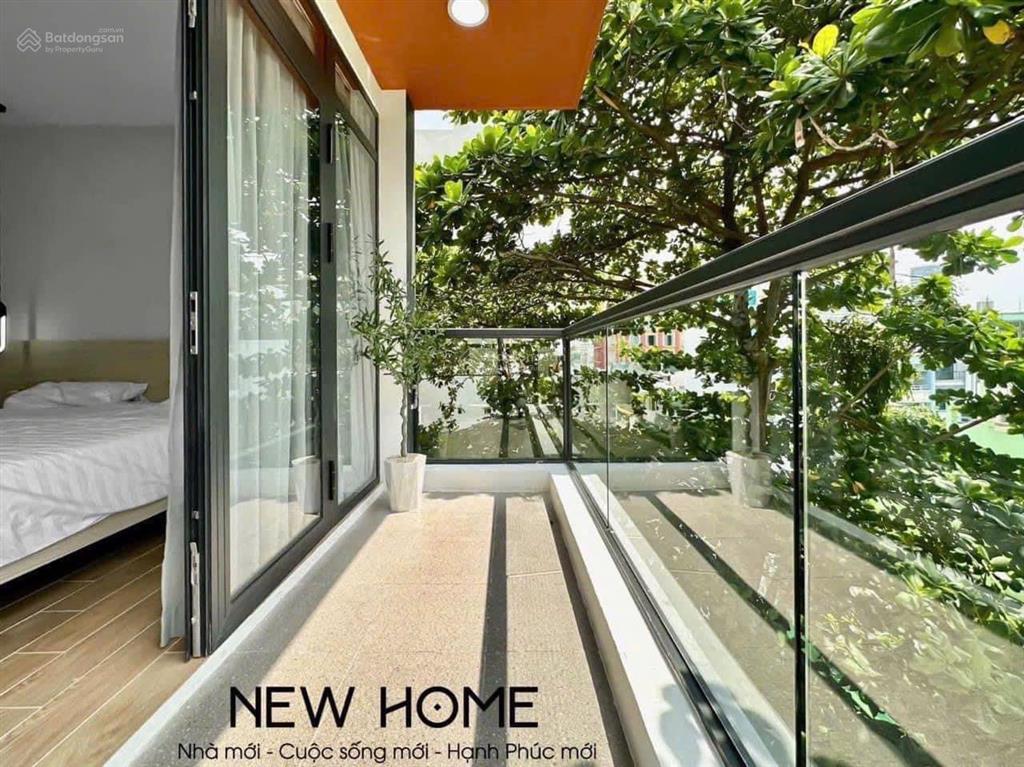Căn hộ 1 phòng ngủ ban công 40m2 quận 1 full nội thất, bồn tắm, sofa