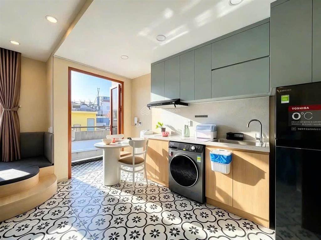 Căn hộ ban công | full nội thất | 40m2 | trung tâm quận 1 nguyễn thị minh khai