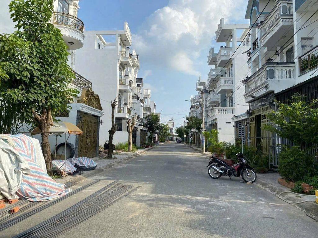 BÁN ĐẤT ĐỨC HOÀ TỈNH TÂY NINH - DT 93,6 M2 - SHR - 2TỶ050TR. LH:0903974577