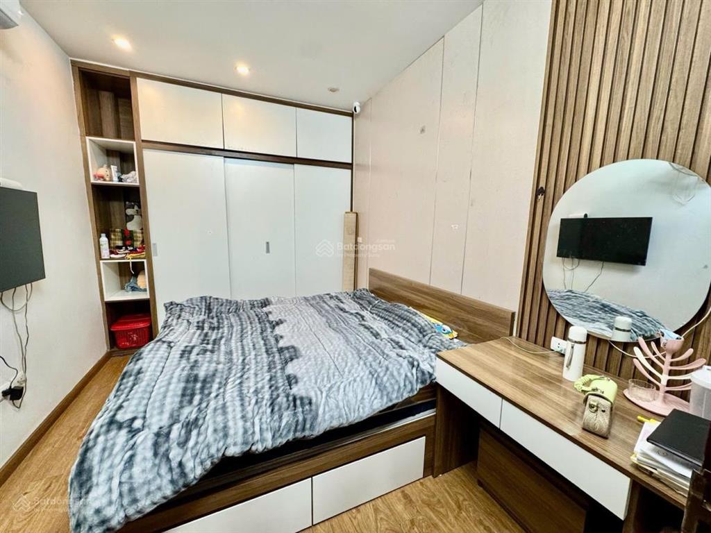 Bán nhà phố nguyễn đổng chi, 1 phút ra phố, ô tô đỗ cửa, ngõ thông, dân xây nhà 5 tầng .