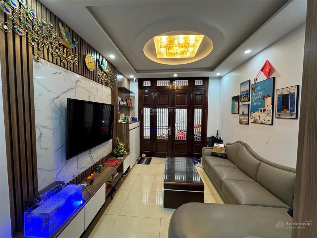 Bán nhà phố nguyễn đổng chi, 1 phút ra phố, ô tô đỗ cửa, ngõ thông, dân xây nhà 5 tầng .